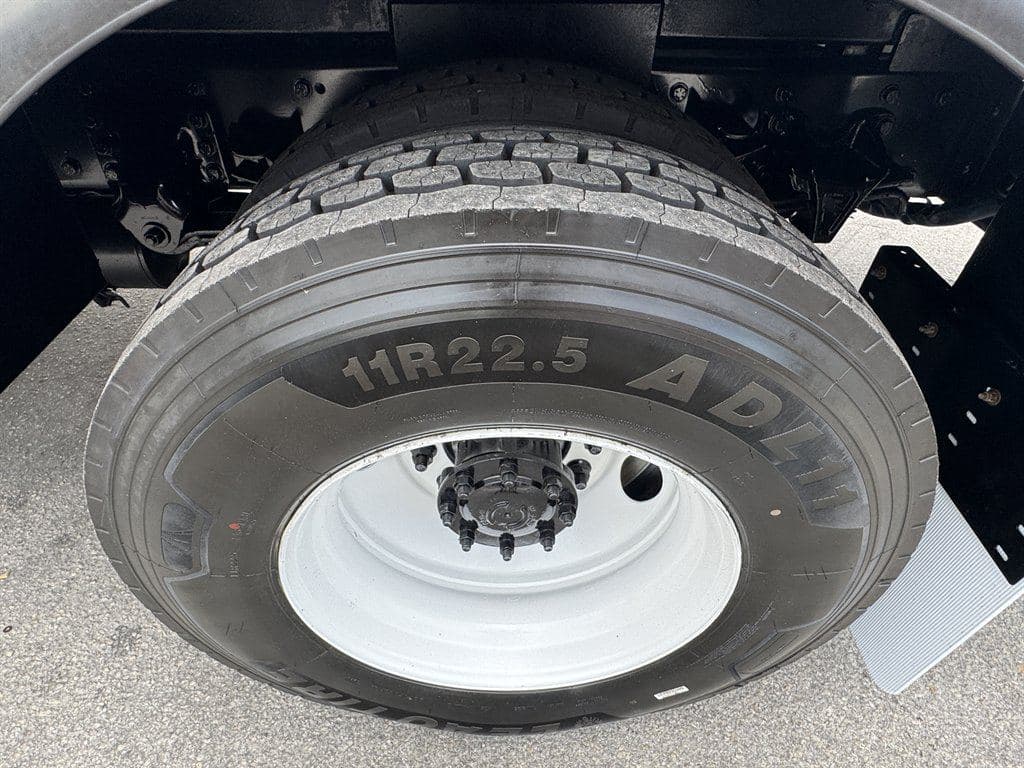 2018 Freightliner M2-106 image 35