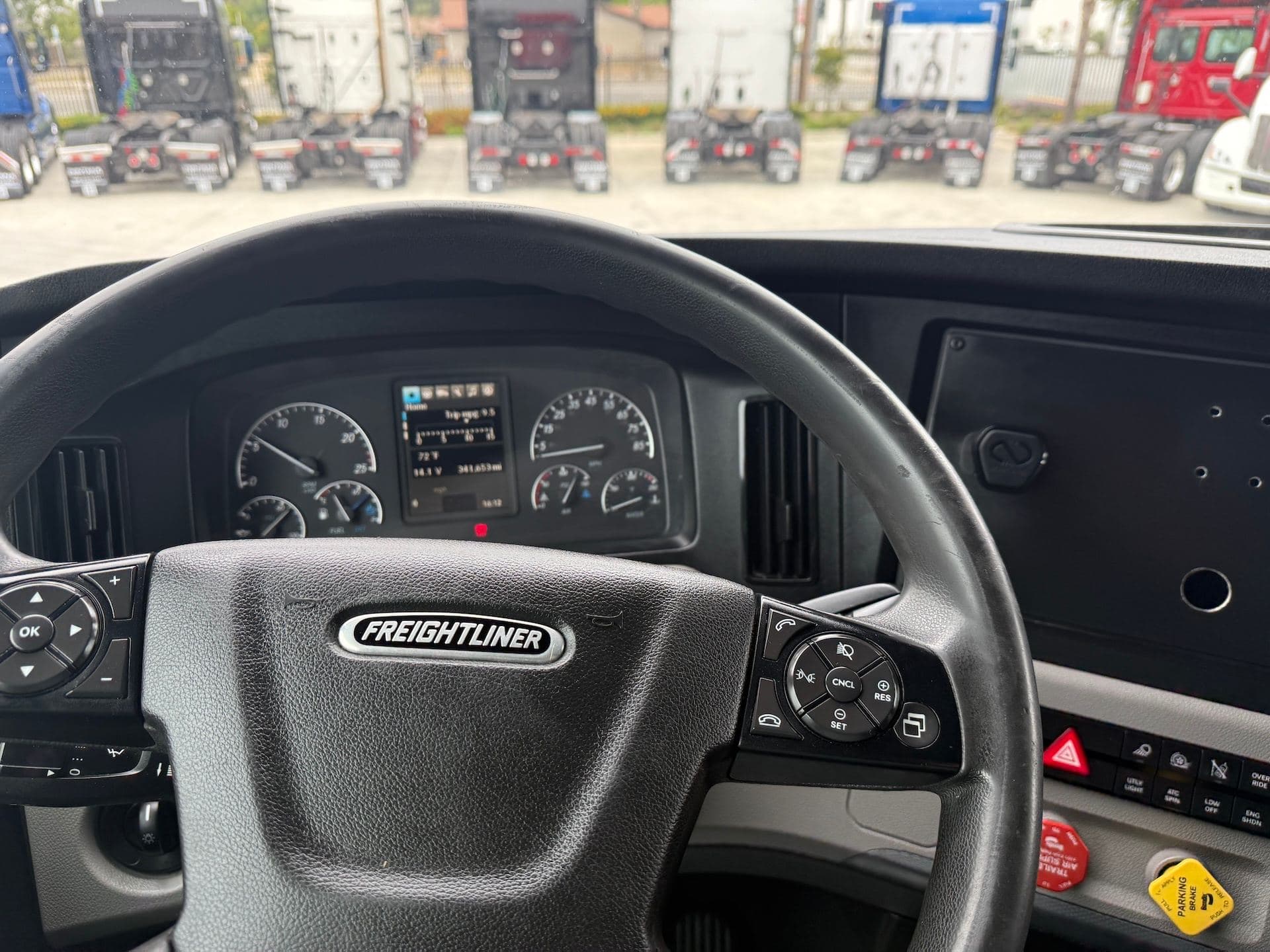 2021 Freightliner Cascadia 126 image 27