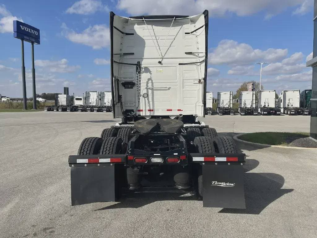 2022 Volvo VNL image 4
