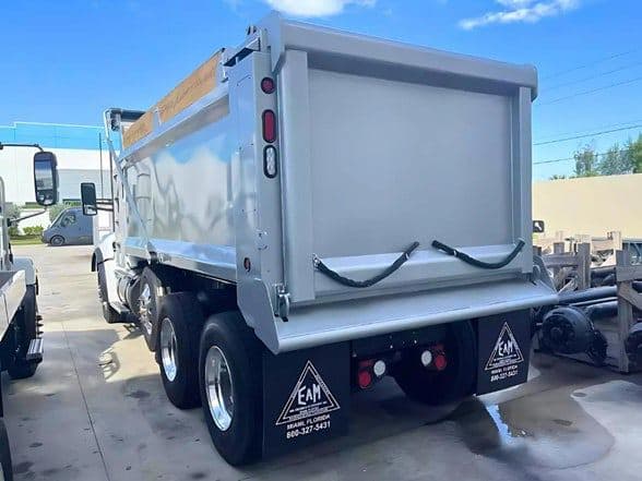 2025 Kenworth T880 image 6