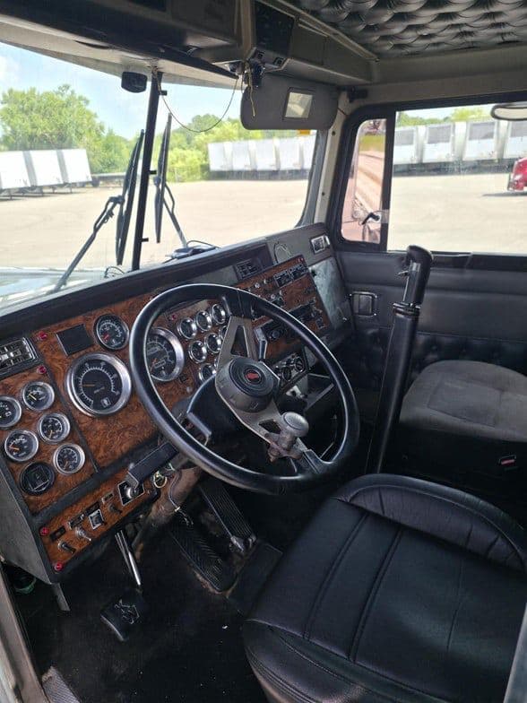 2000 Kenworth W900L image 12