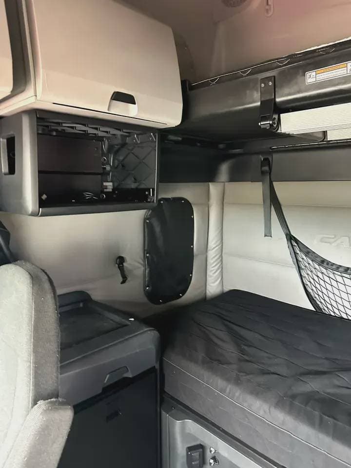 2020 Freightliner Cascadia image 7