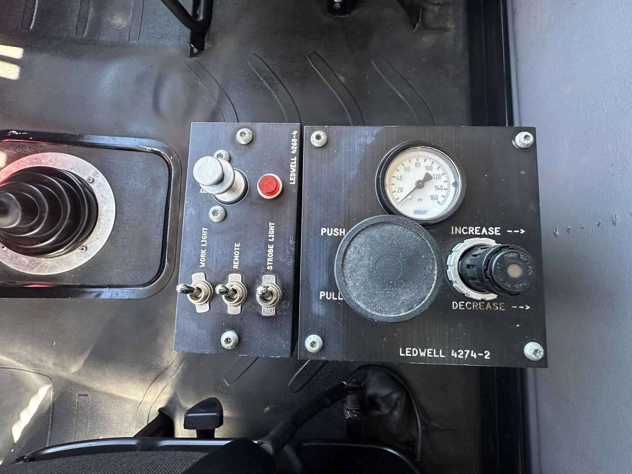 2017 Freightliner M2 image 8