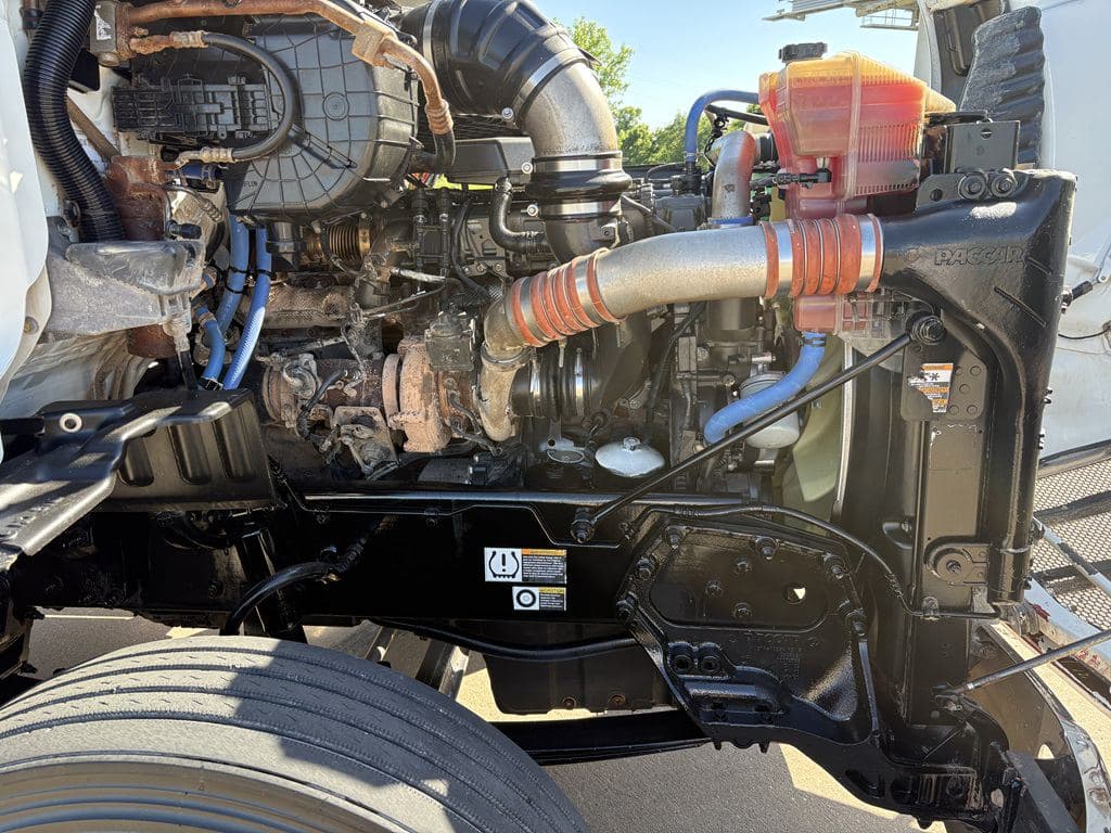 Used 2018 PETERBILT 579 image 11