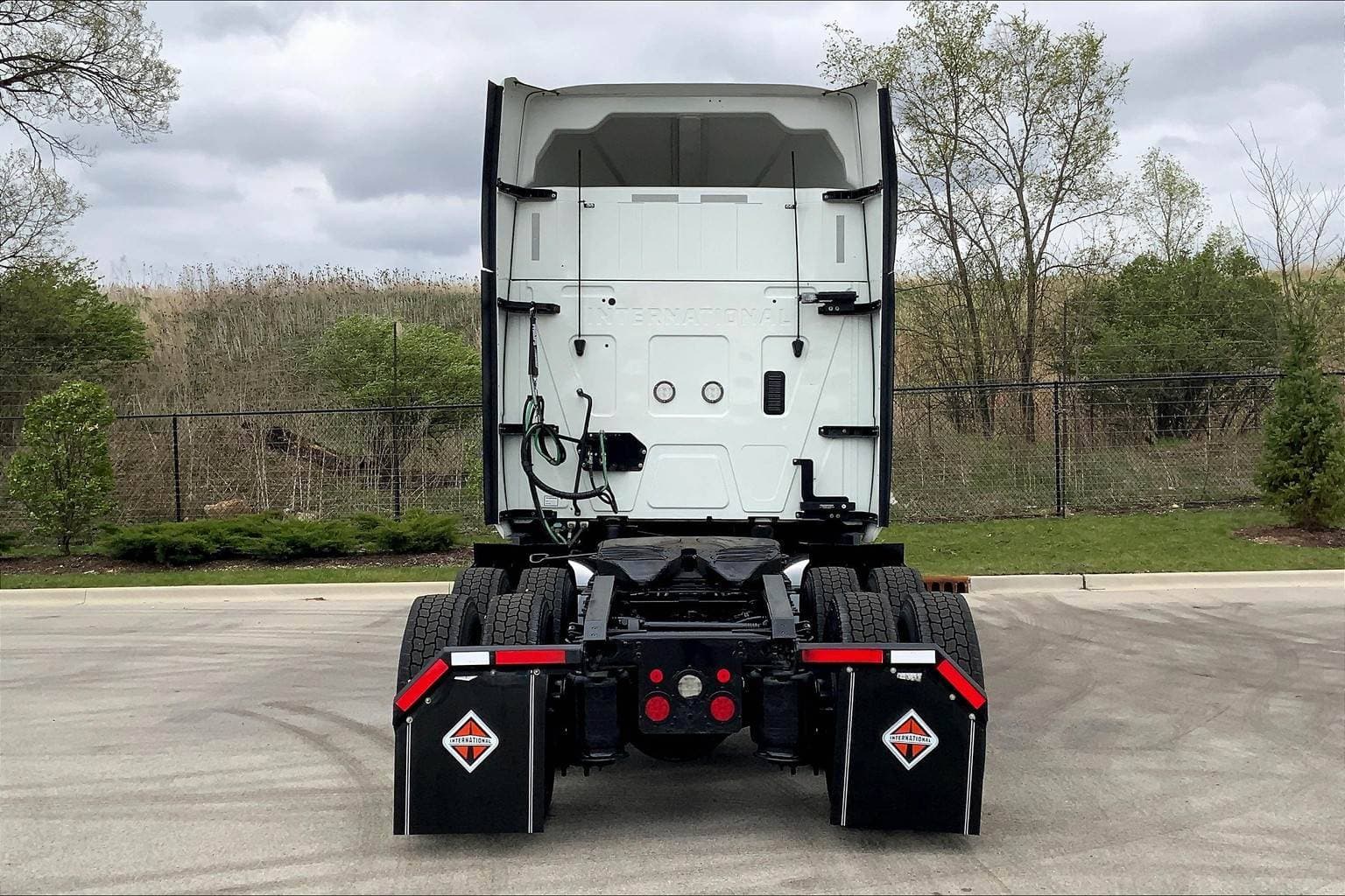 2022 International LT625 Sleeper Semi Truck - 56" Hi Rise Sleeper, Cummins 400HP, 12 Speed image 4