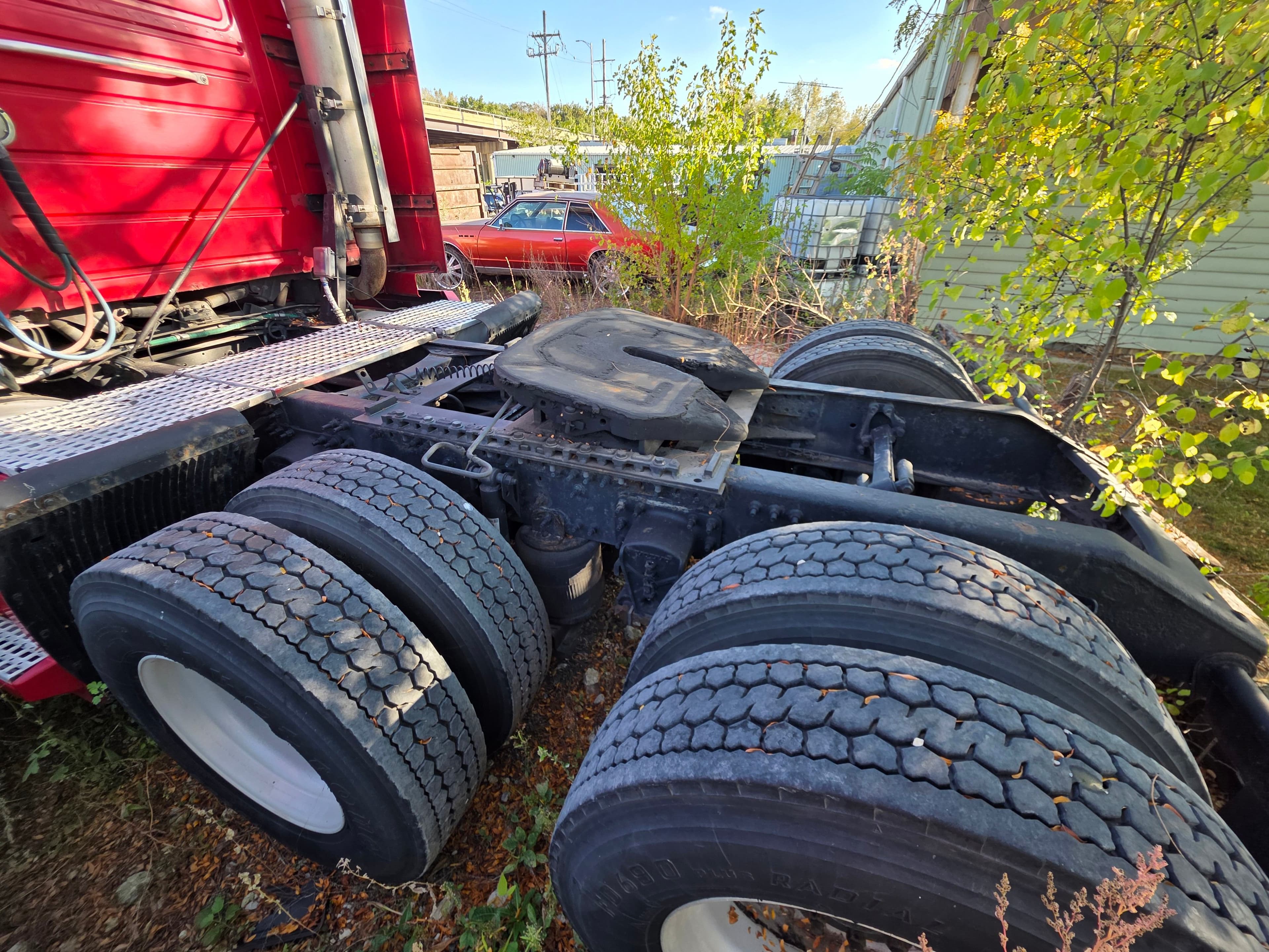 2005 Volvo VNL image 9
