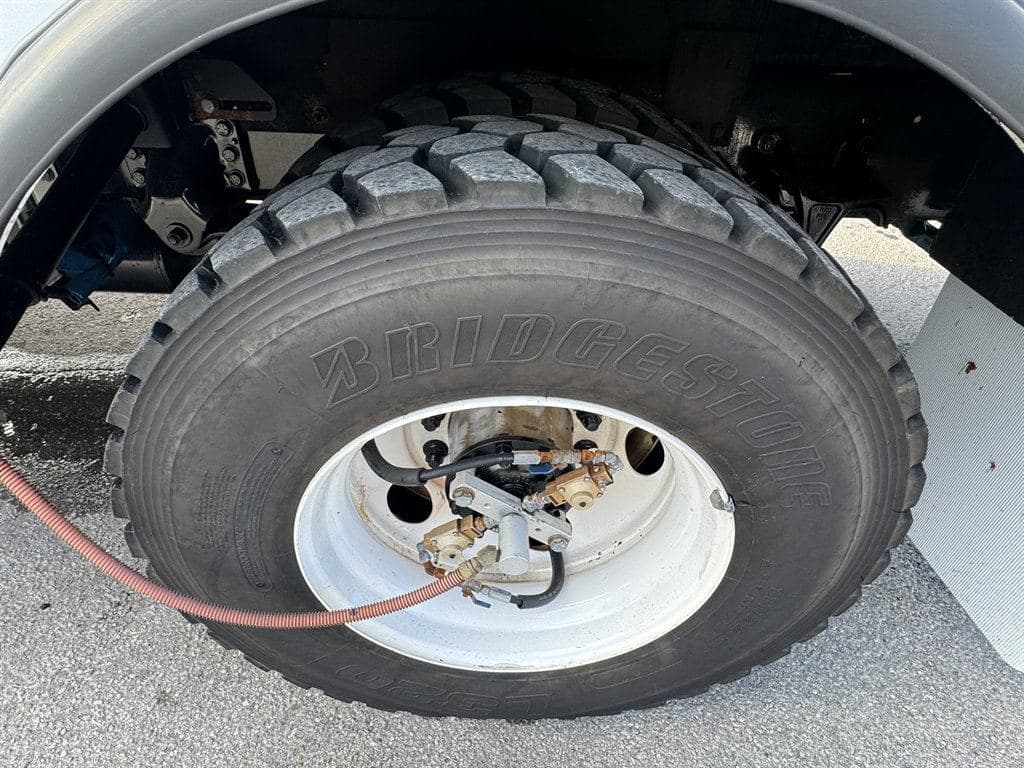 2018 Freightliner M2-106 image 40