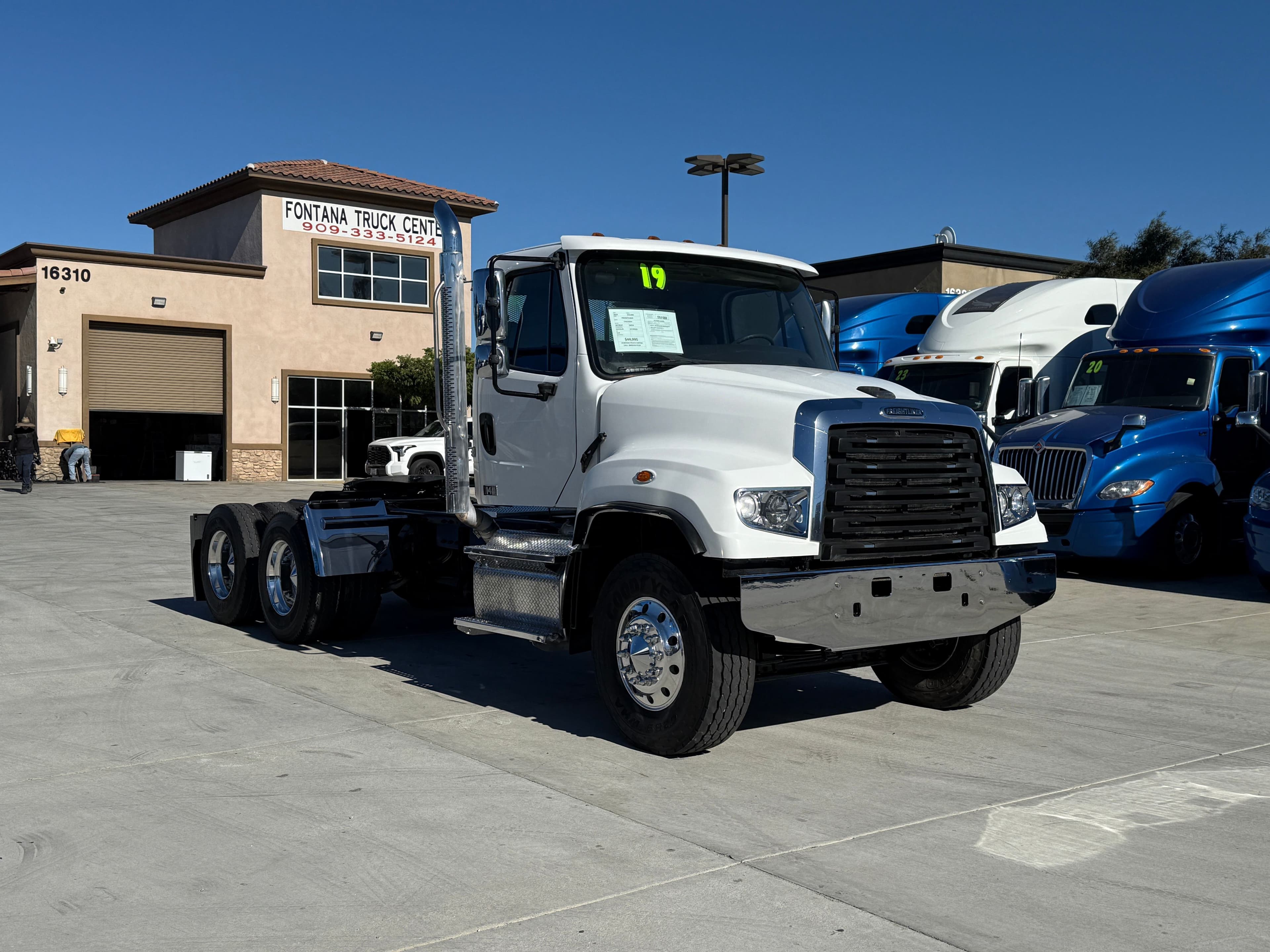 2019 Freightliner 114SD image 3