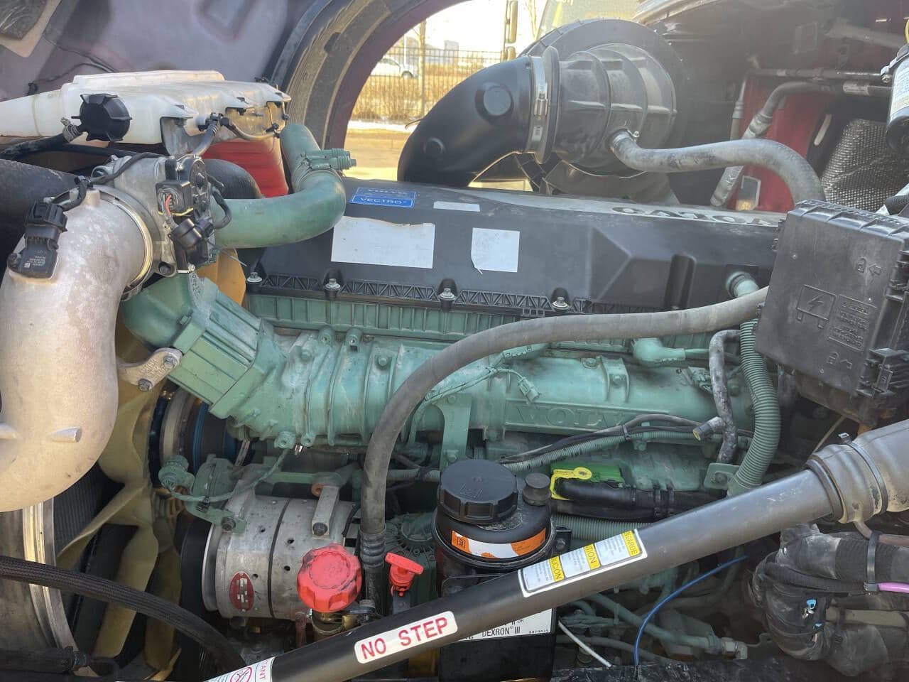 2024 Volvo VNL image 15