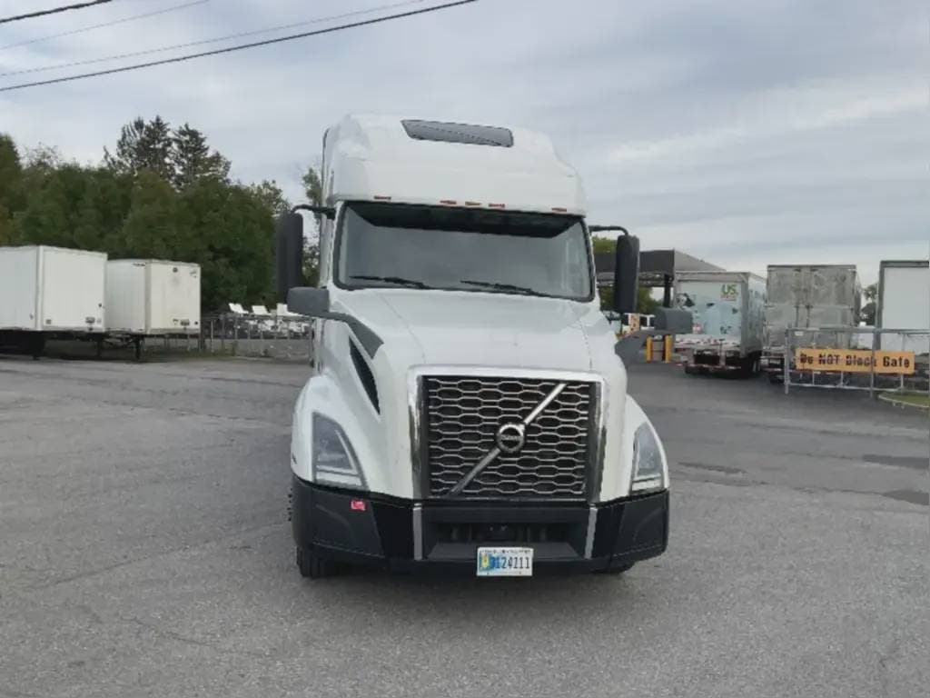 2022 Volvo VNL image 2