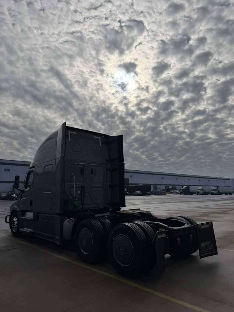 2024 Freightliner Cascadia image 5