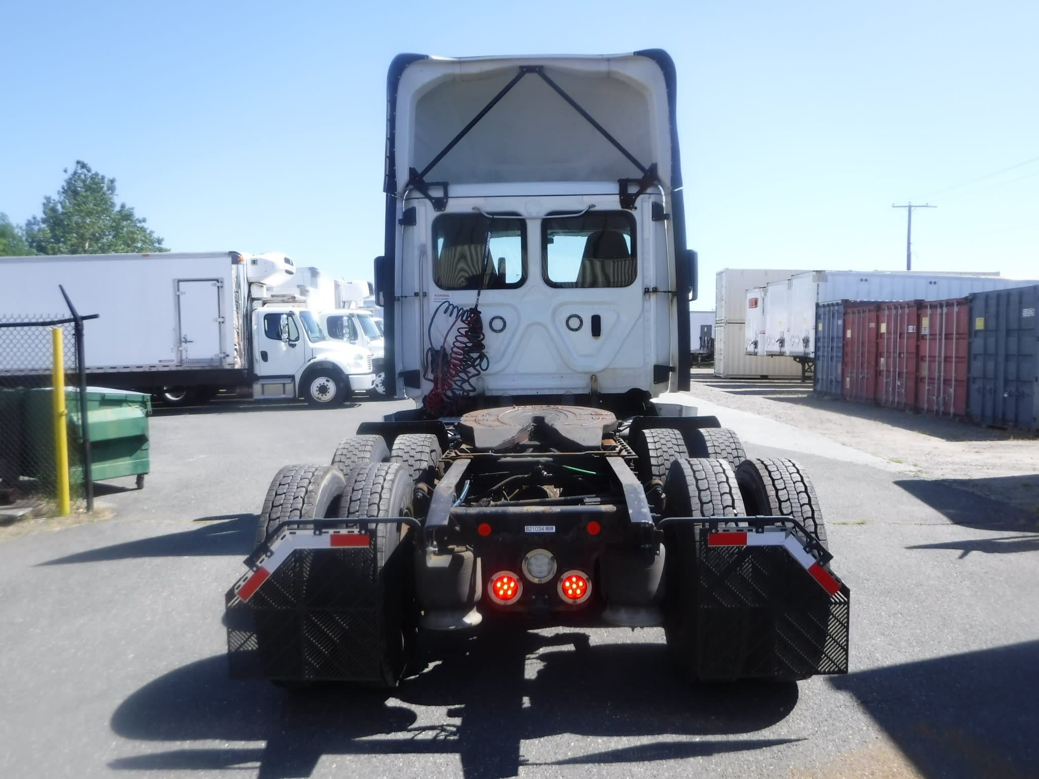 Used 2019 FREIGHTLINER Conventional - Day Cab - CASCADIA 125 image 5