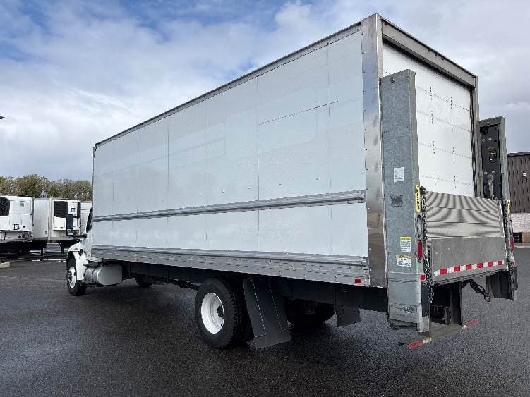 2022 International MV607 Box Truck - 220HP, 6 Speed Automatic, Roll up Door image 6