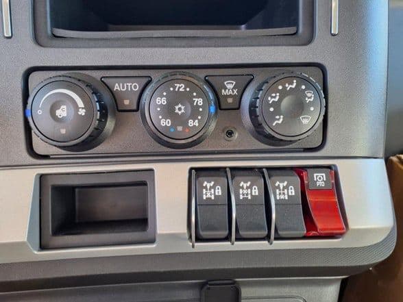 2025 Kenworth T880 image 20