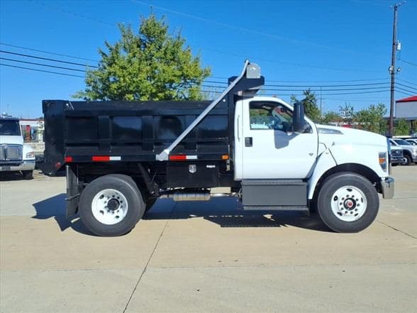 2026 Ford F650 SD image 2