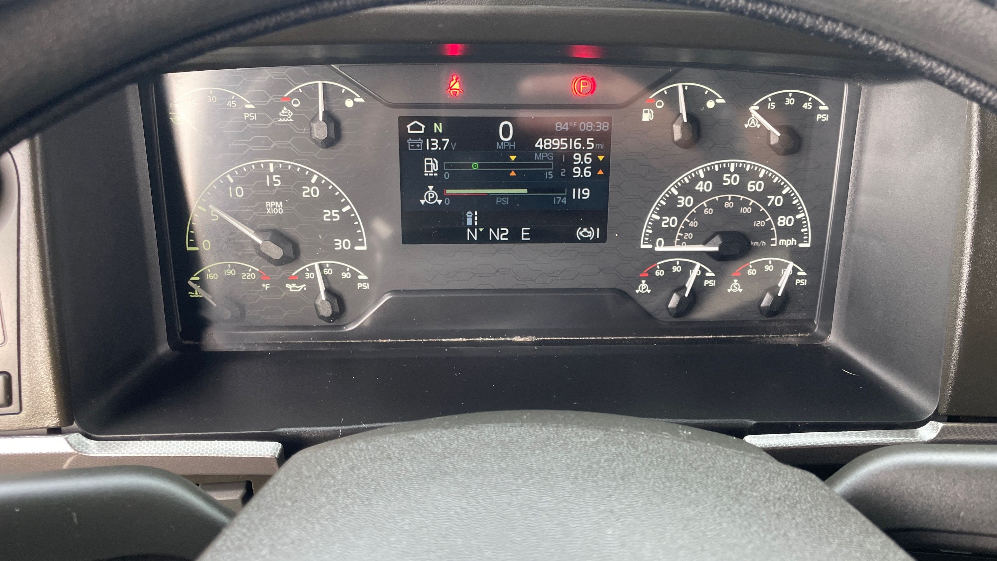 2022 Volvo VNL860 image 3