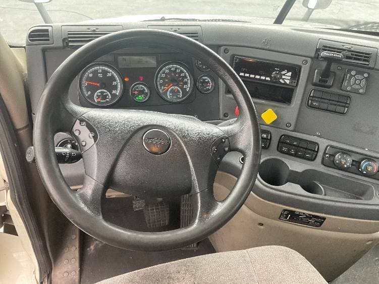 2018 Freightliner Cascadia image 6