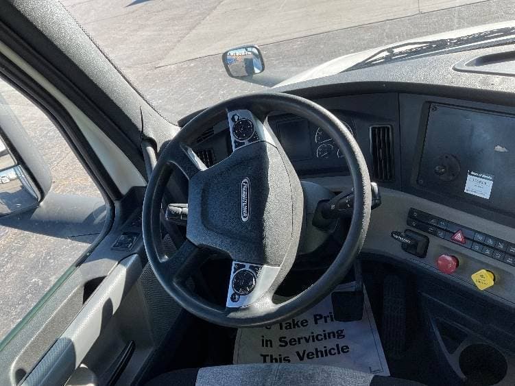 2021 Freightliner Cascadia image 4