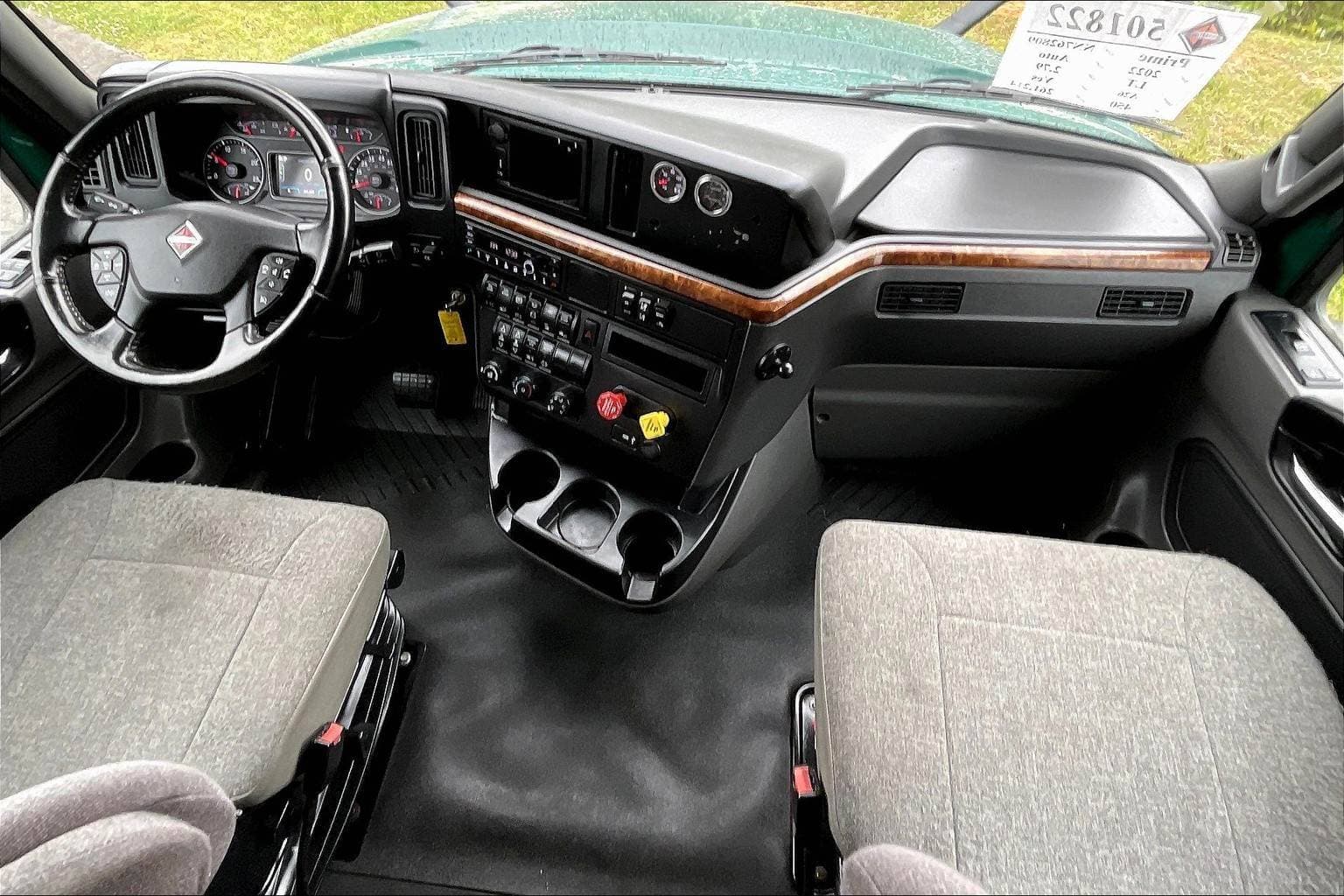 2022 International LT625 Sleeper Semi Truck - 73" Raised Roof Sleeper, A26 400HP, 11 Speed image 15