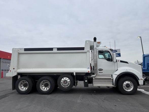 2026 Kenworth T880 image 2