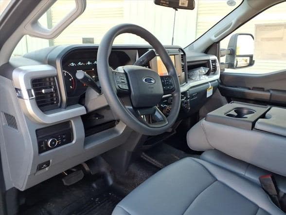 2025 Ford F450 image 13