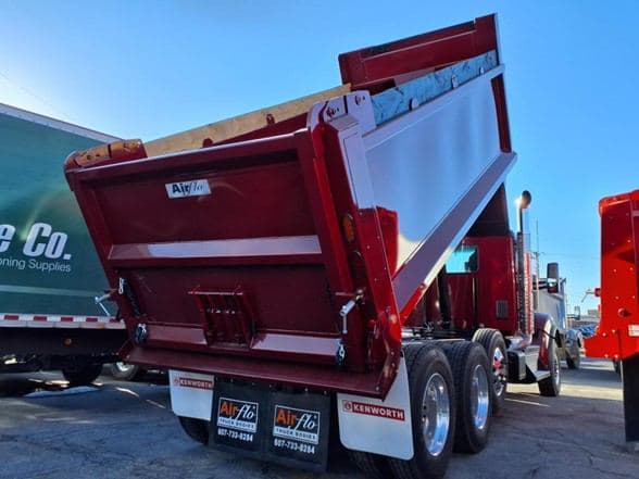 2025 Kenworth W990 image 16