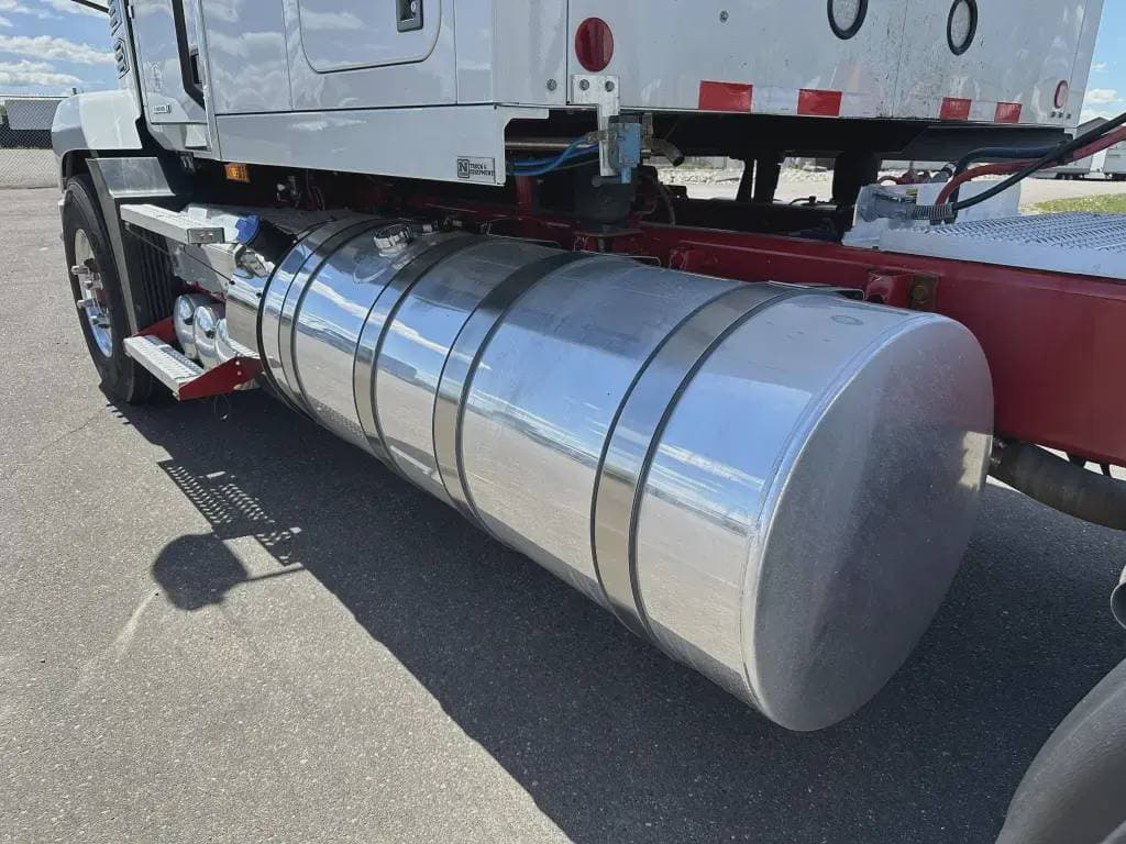 Used 2021 MACK Conventional - Sleeper Truck image 16