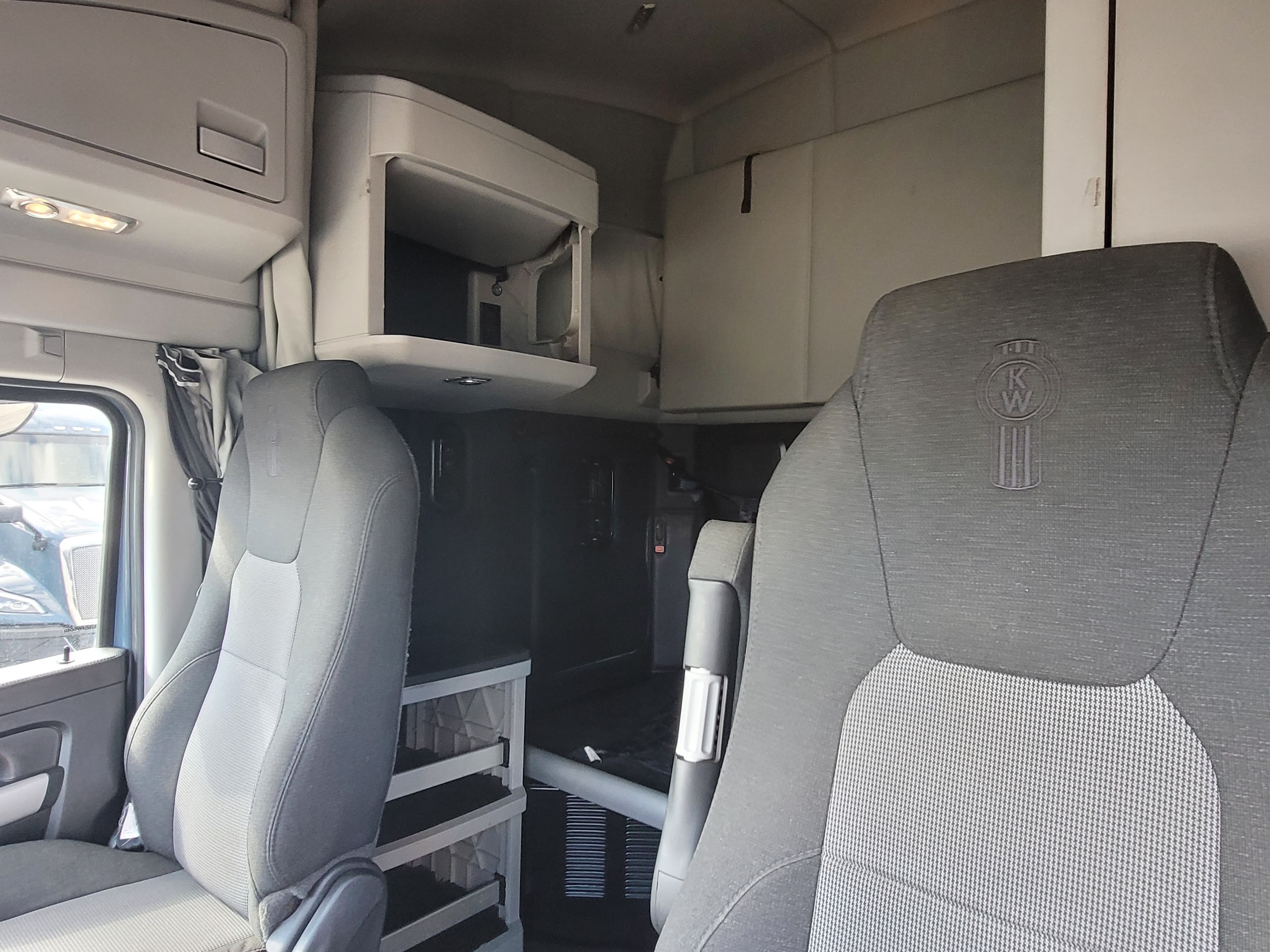 2023 Kenworth T680 image 8