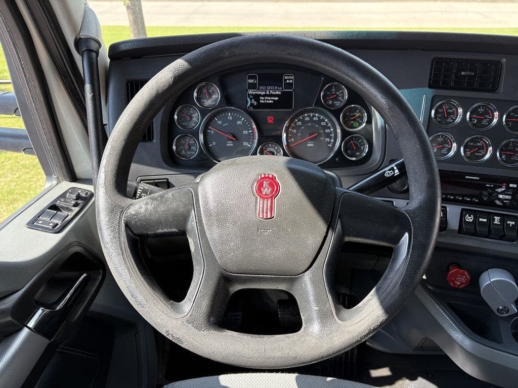 Used 2020 KENWORTH T880 image 22