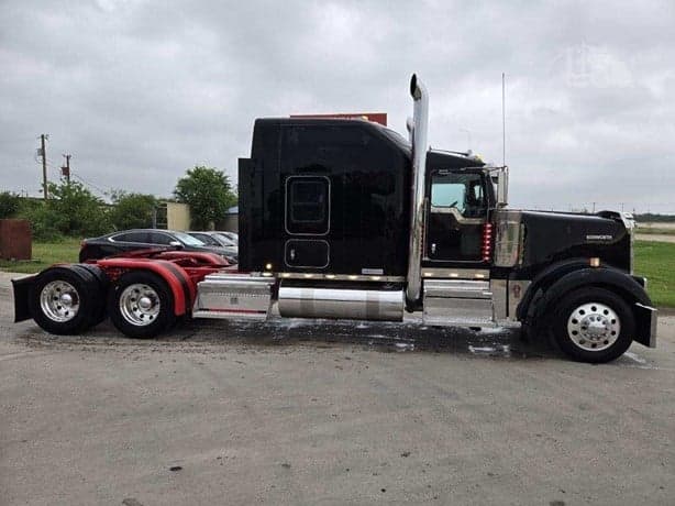 2021 Kenworth W9 Series image 3