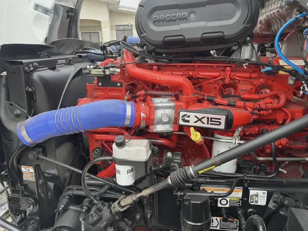 2022 Peterbilt 579 image 5