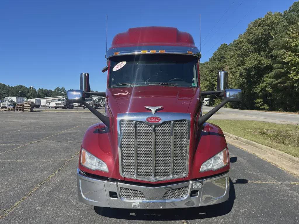 2023 Peterbilt 579 image 2