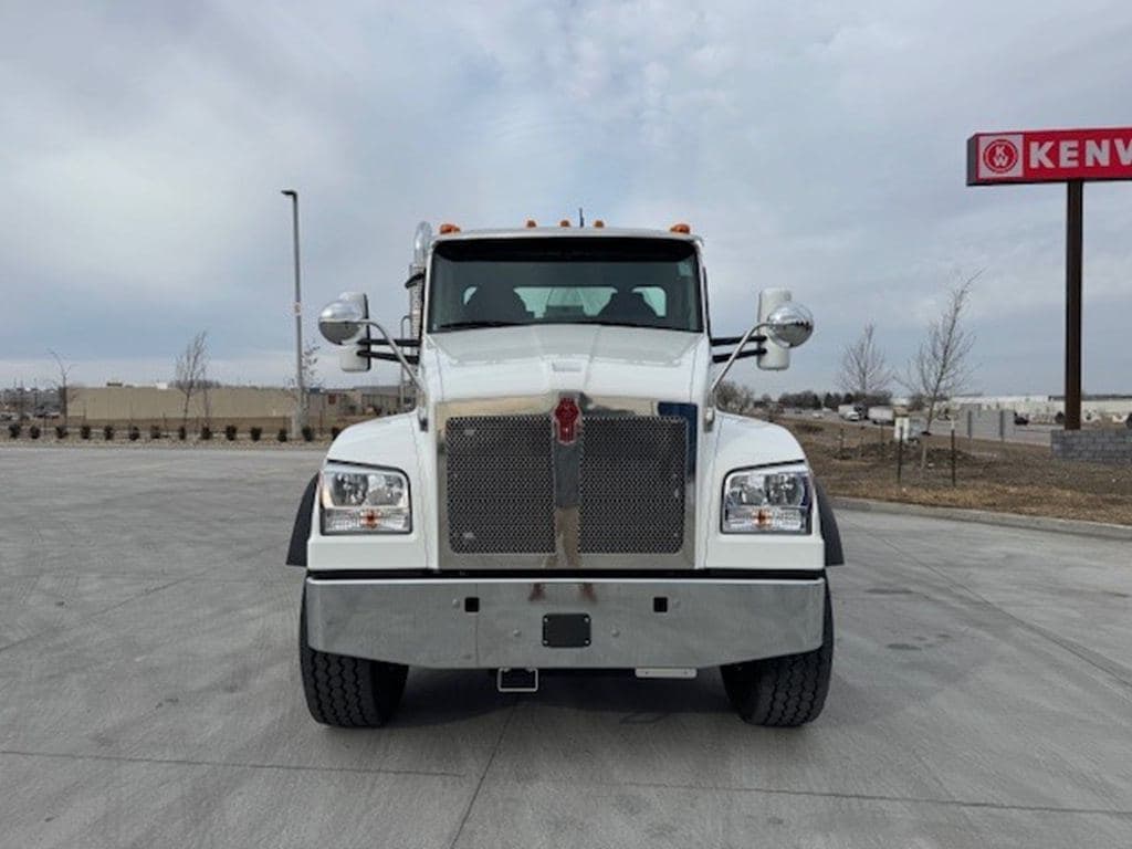 New 2026 KENWORTH T880 image 17