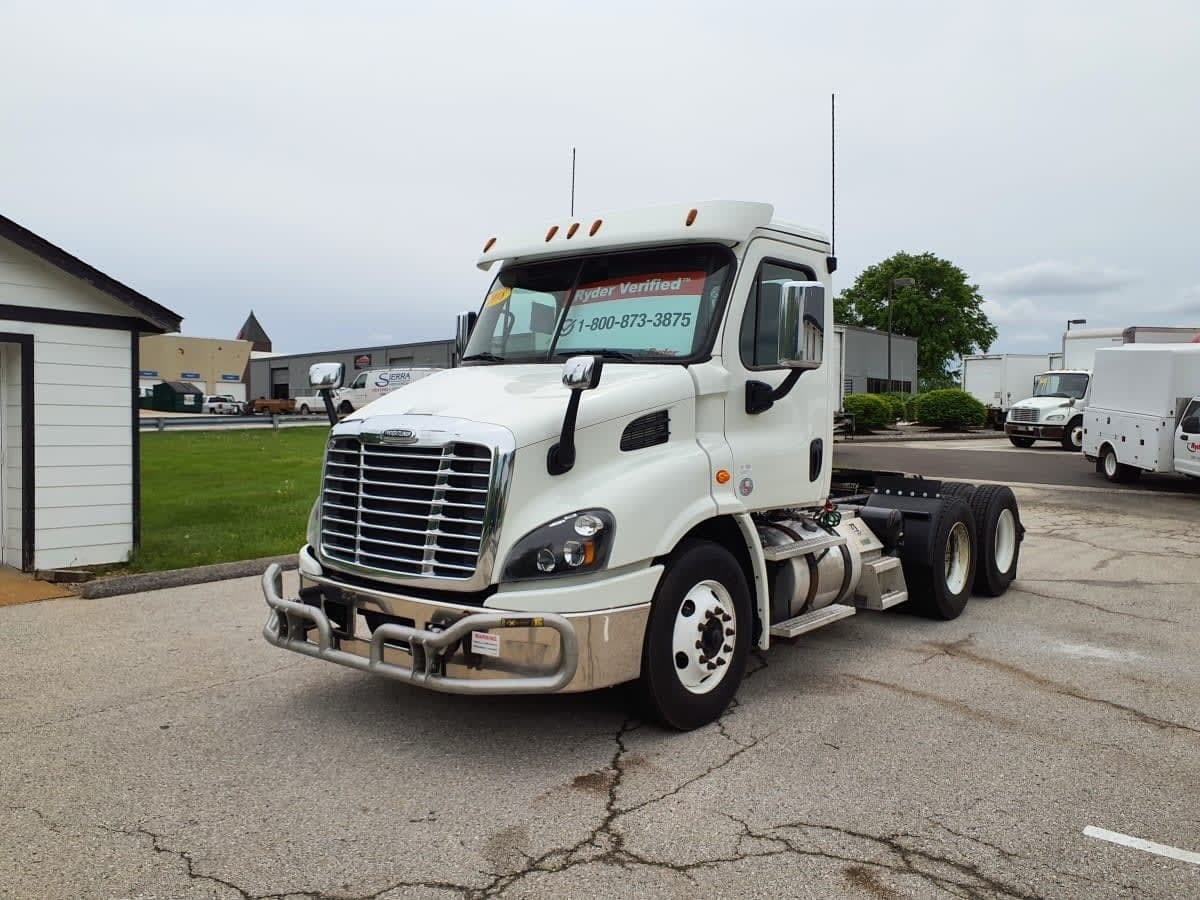 Used 2018 FREIGHTLINER Conventional - Day Cab - CASCADIA 113 image 1
