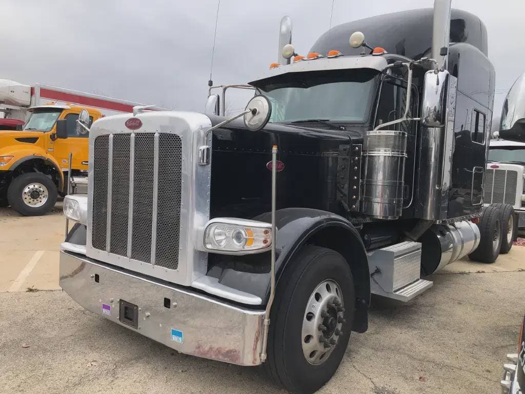 2022 Peterbilt 389 image 1