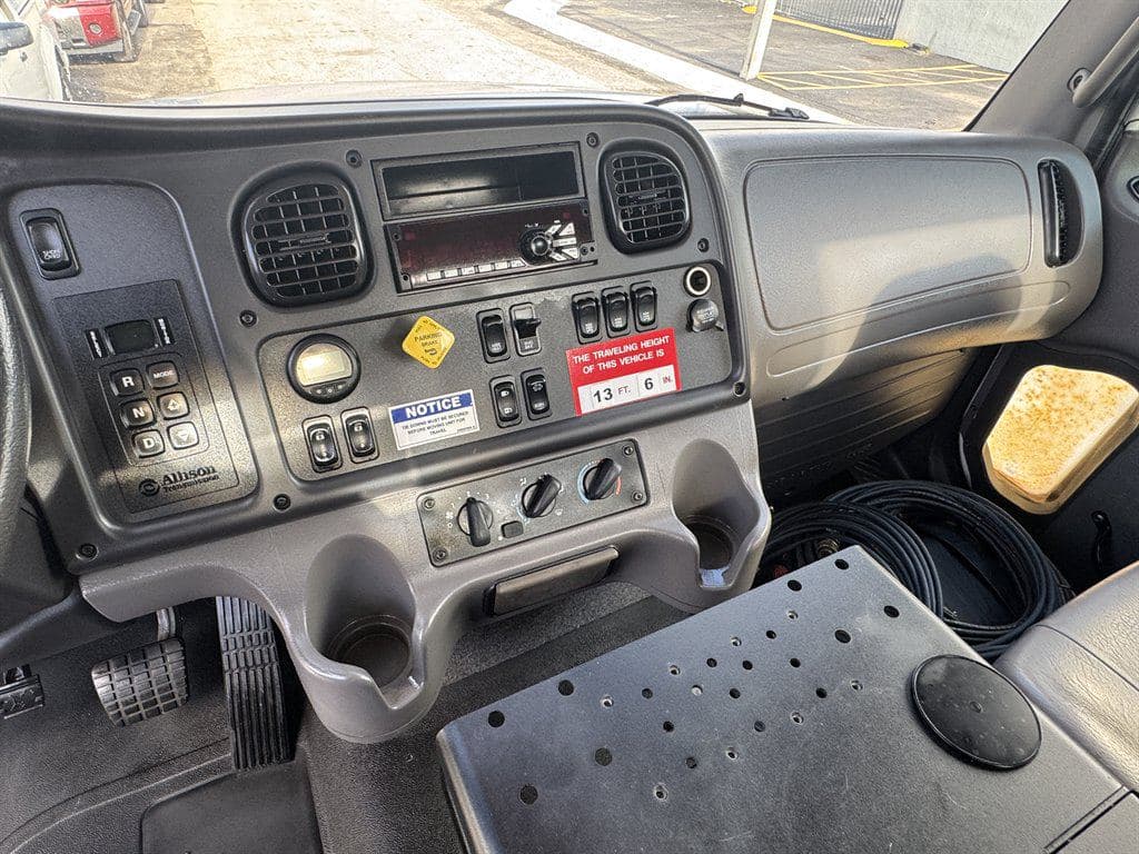 2015 Freightliner M2-112 image 77