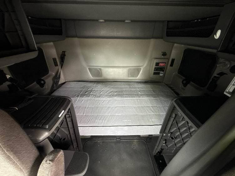 2023 International LT62F image 6