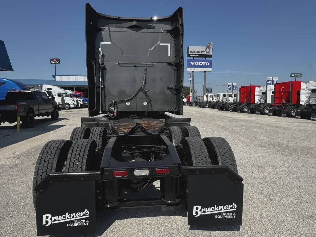 Used 2021 MACK Conventional - Sleeper Truck image 7