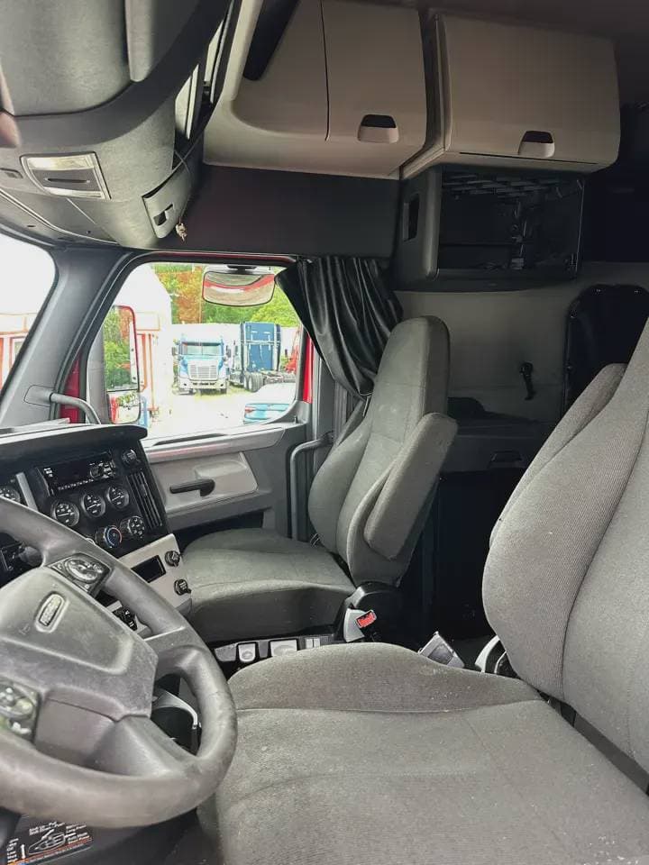 2020 Freightliner Cascadia image 6