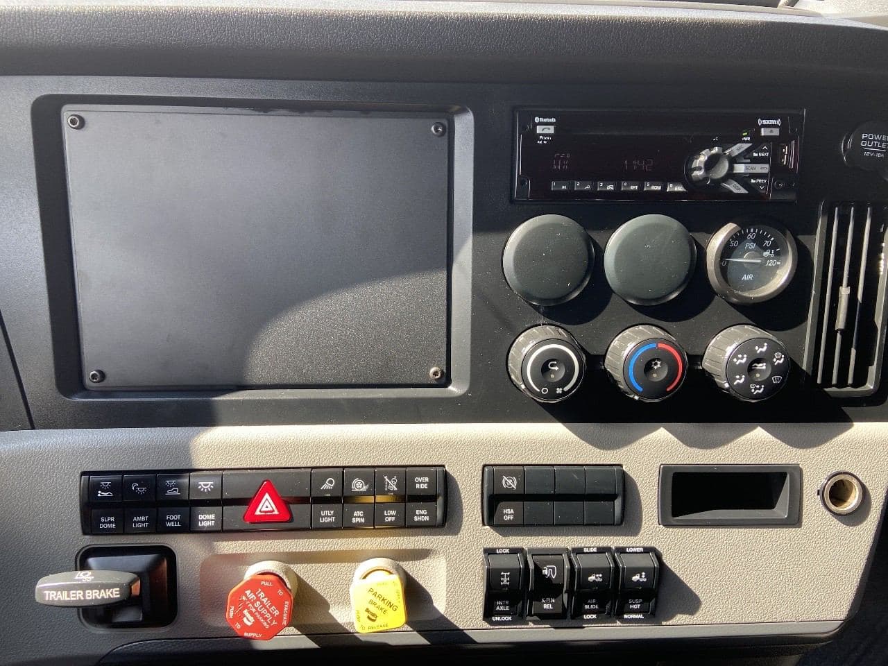 2020 Freightliner Cascadia image 13