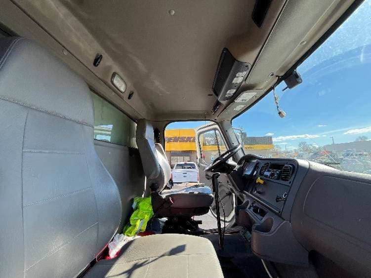 2021 Freightliner M2 image 4