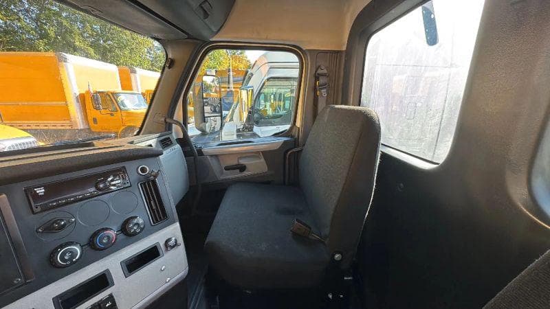 2018 Freightliner Cascadia image 21