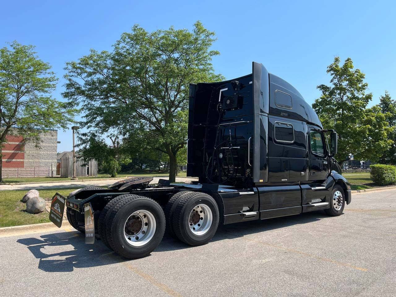 2022 Volvo VNL860 #1168 image 7