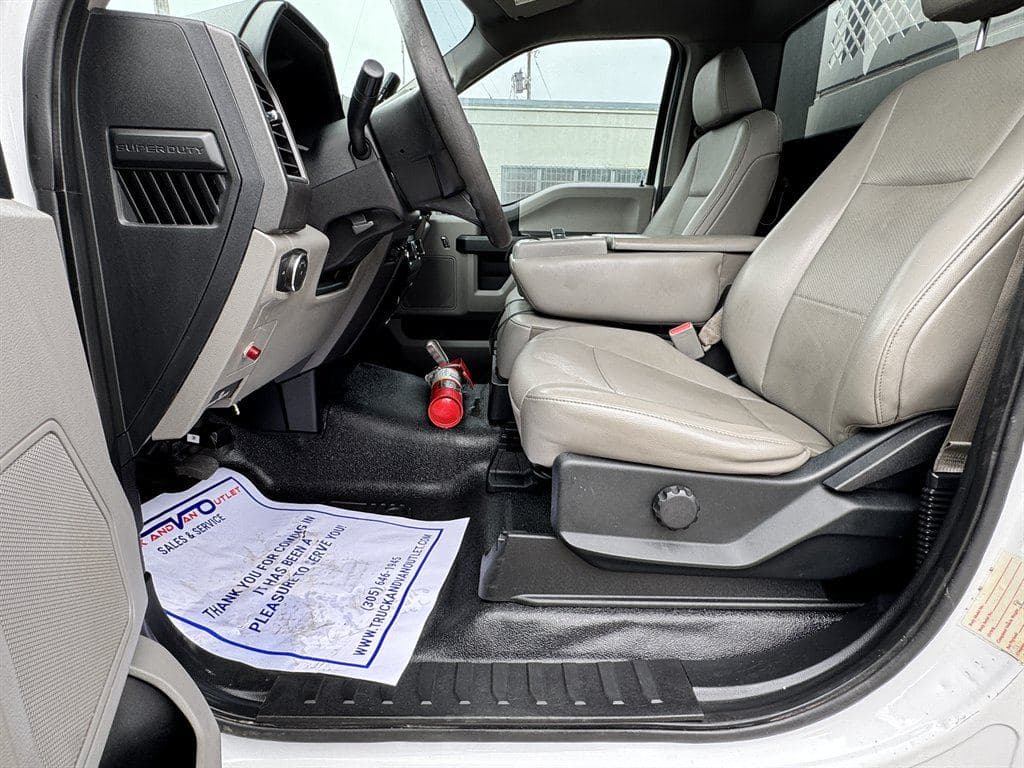 2017 Ford F550 image 60