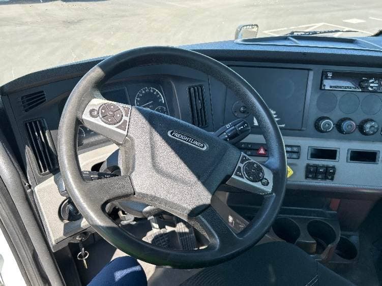 2021 Freightliner Cascadia image 5