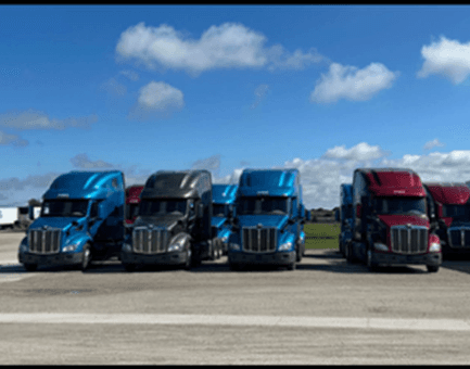 2021 Peterbilt 579 image 2