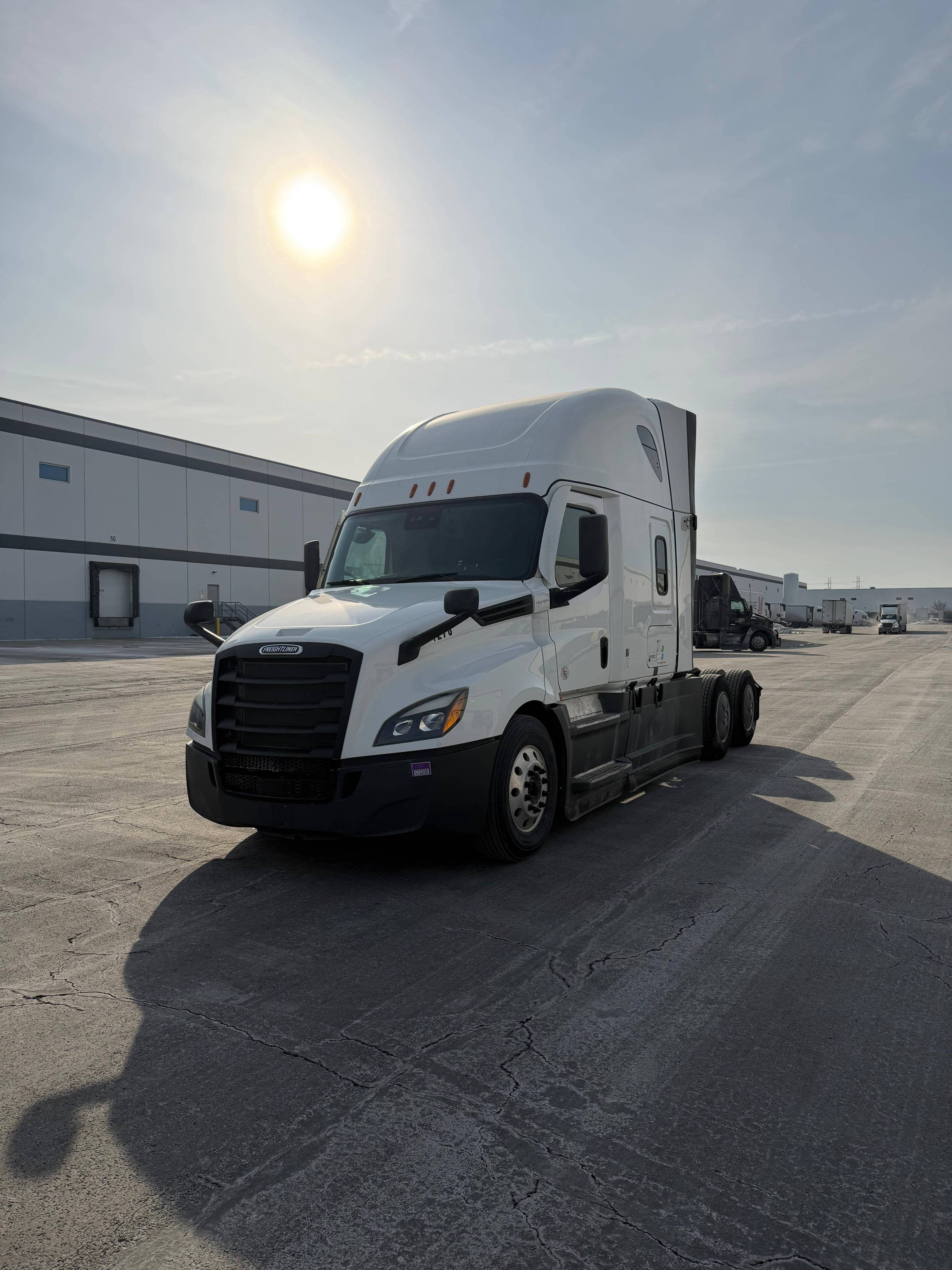 2021 Freightliner Cascadia image 2