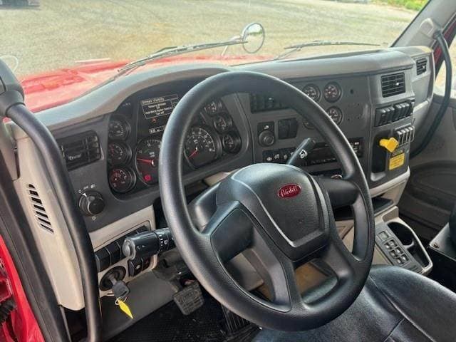 2021 Peterbilt 567 image 9