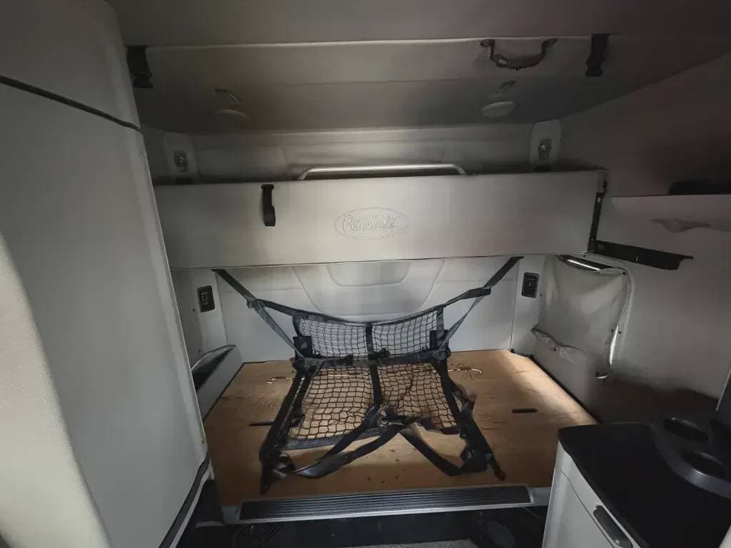 2022 Peterbilt 579 image 6