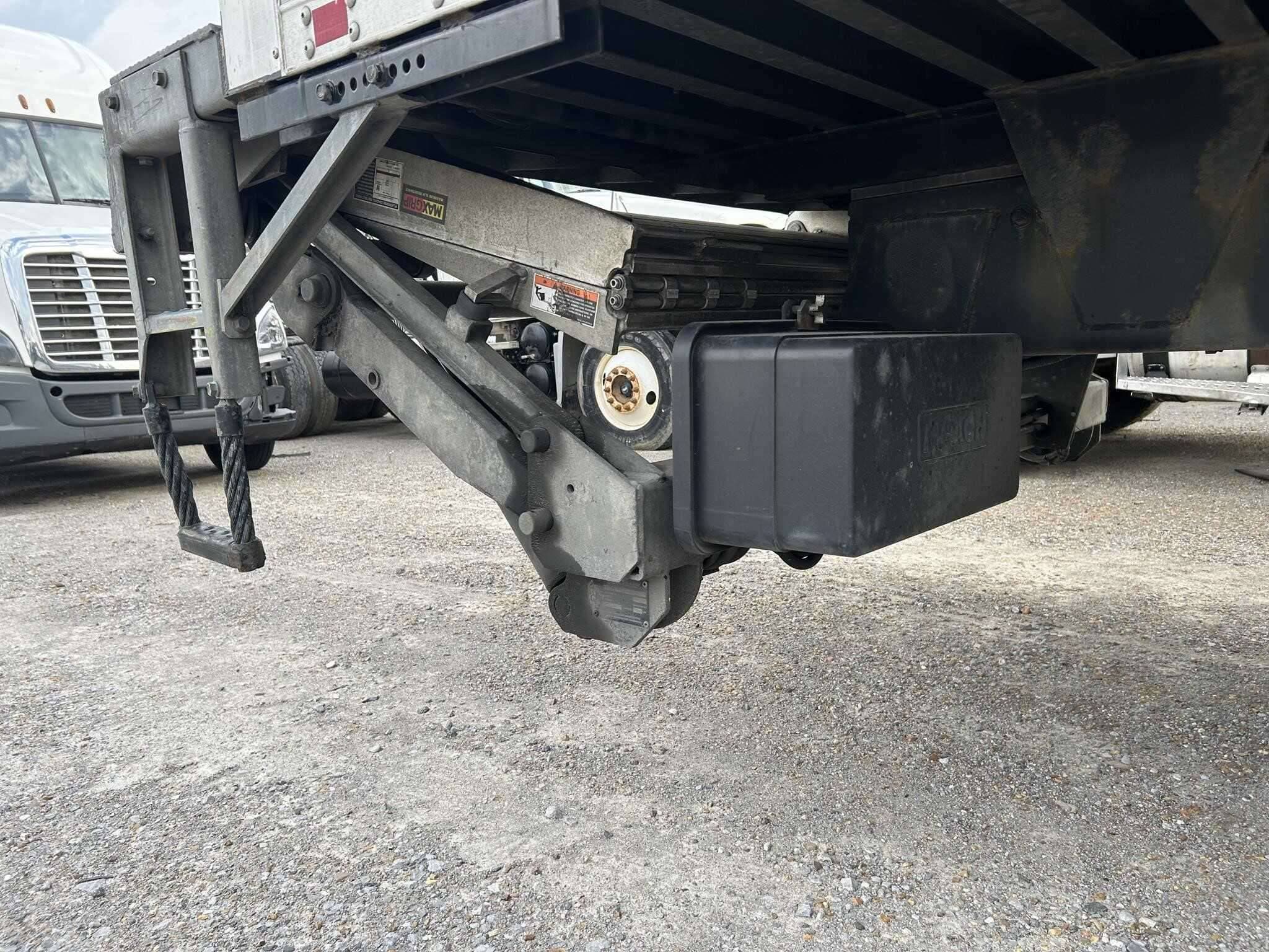 2018 Freightliner M2 image 6